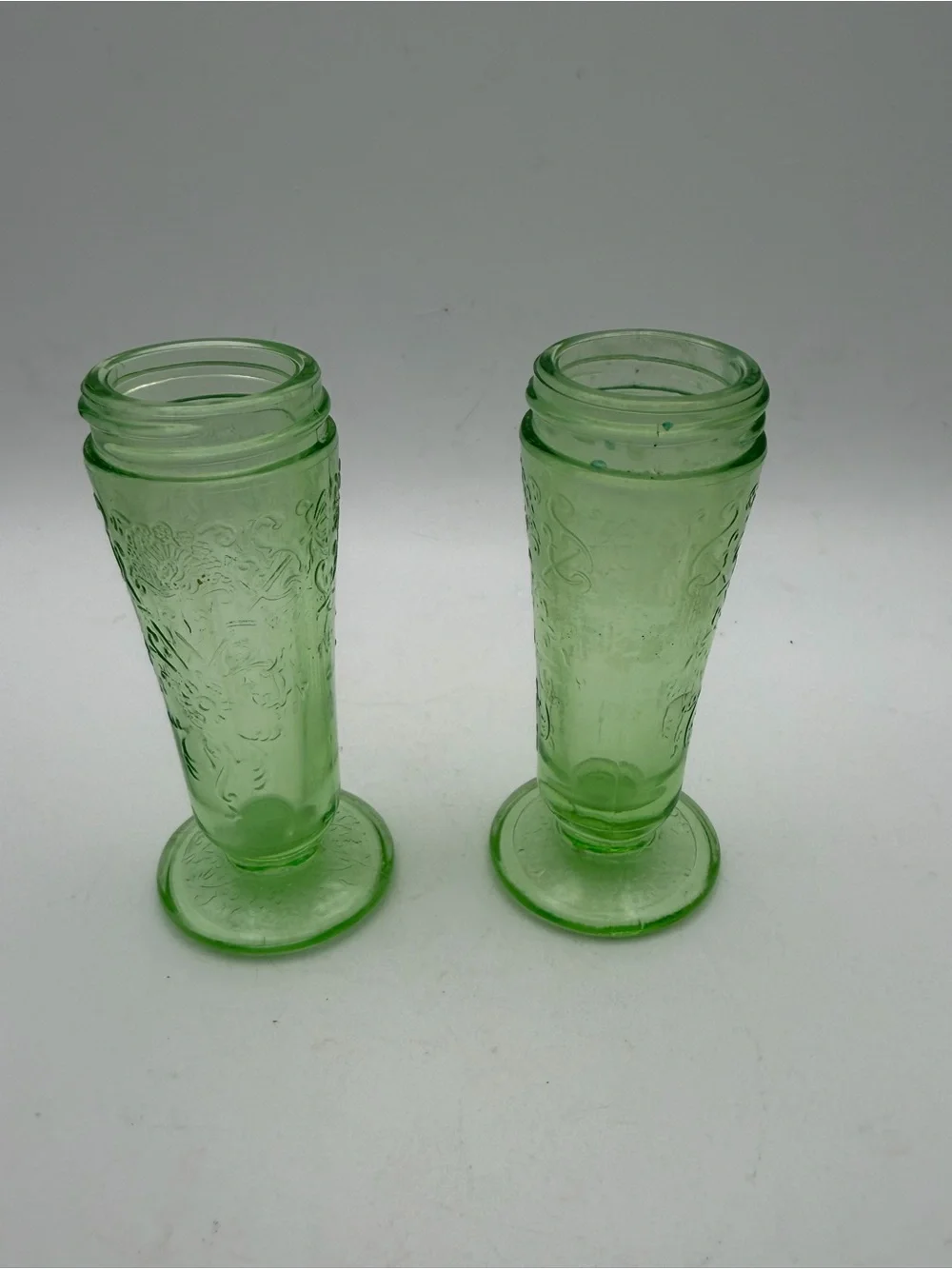 VTG 30's Hazel -Atlas uranium/depression, glass salt and pepper shaker.